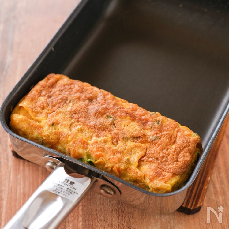 Japanese Rolled Omelet with Carrot and Green Onion Process2