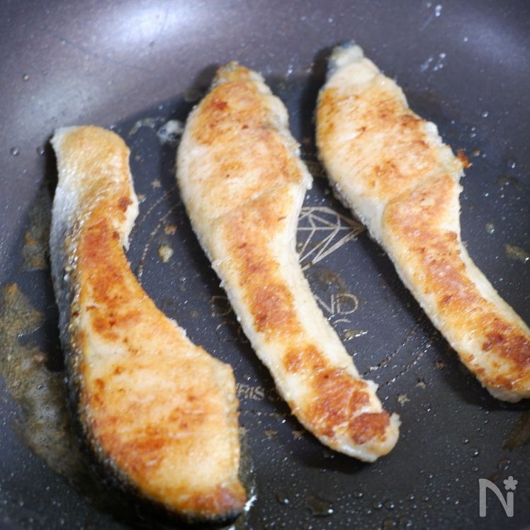 Grilled Salmon with Japanese Mushroom Sauce Process5