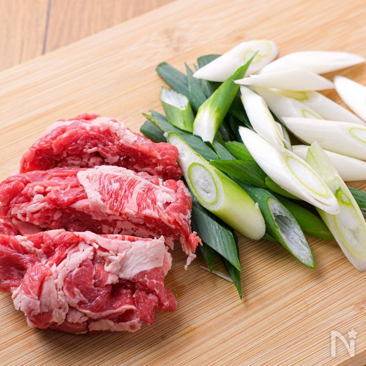Sweet and Savory Beef Sukiyaki Bowl with Egg Process1