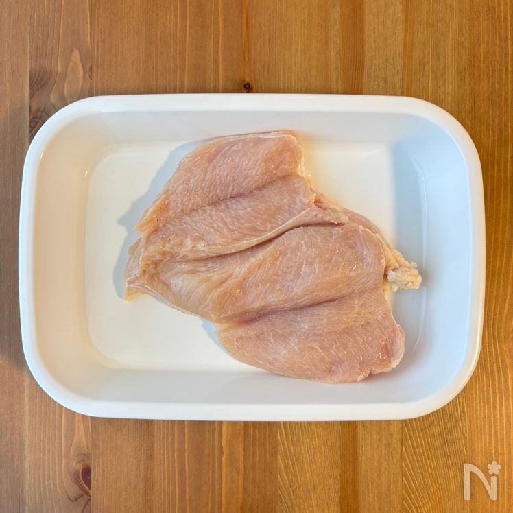 One-Pan Chicken Breast Steak with Tomato Garlic Sauce Preparation