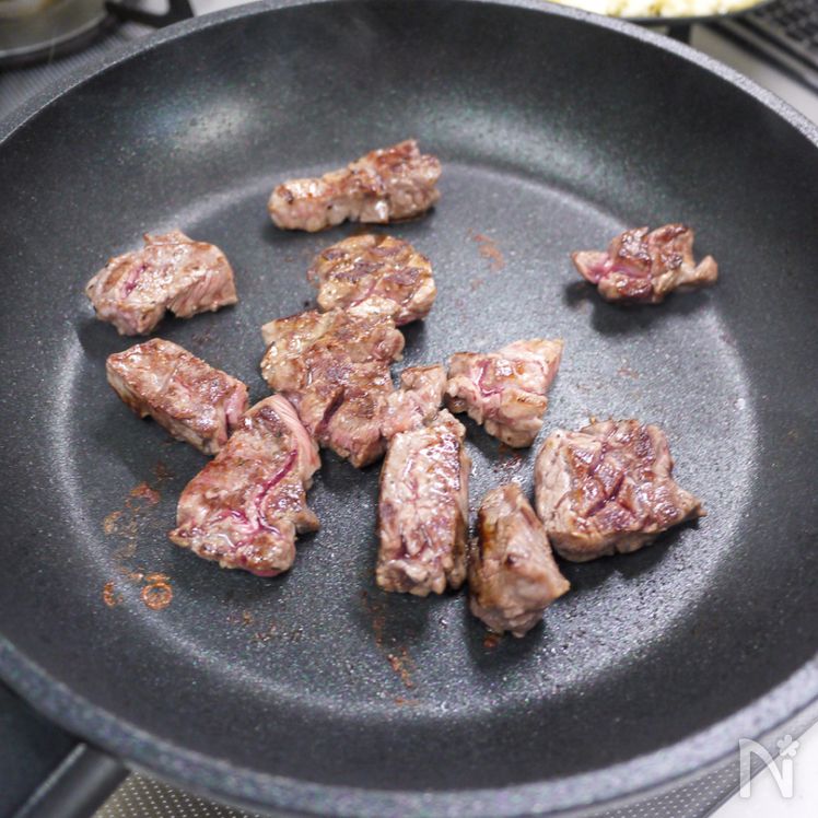 Japanese-Style Cubed Steak with Mashed Potatoes Process3