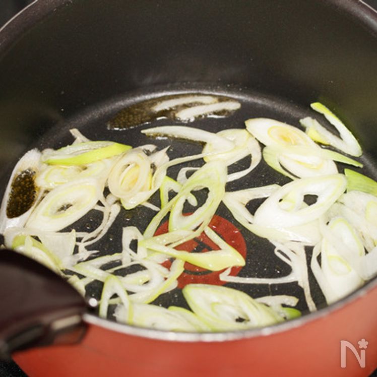 Pork Belly and Tofu Scallion Salt Broth Soup Process2