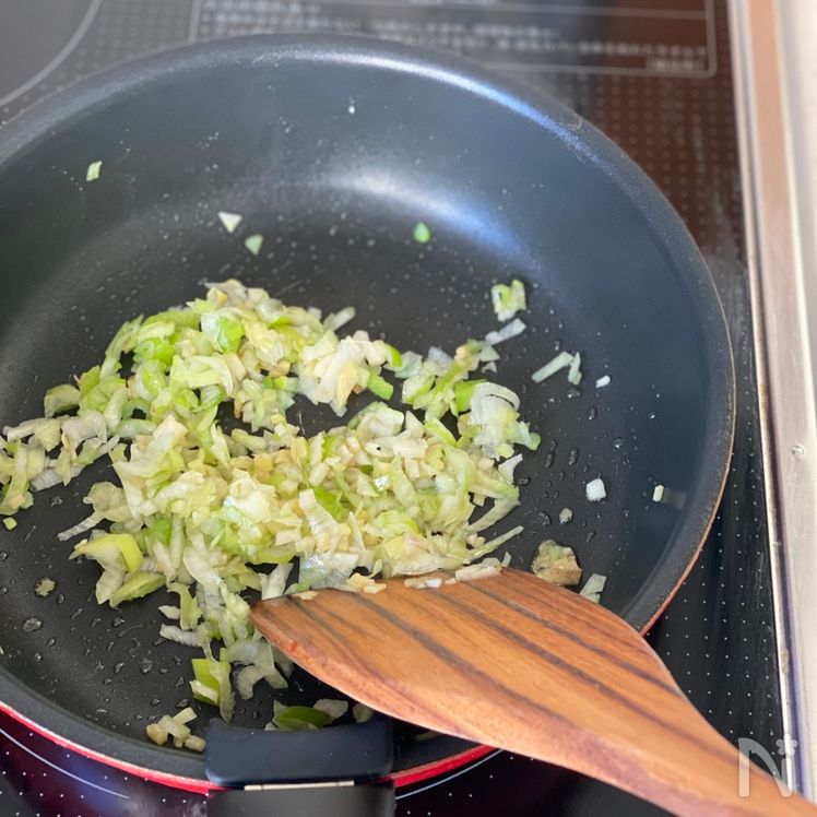 Bite-sized Fried Chicken with Green Onion Sauce (Yūrinchi, 油淋鶏) Process3