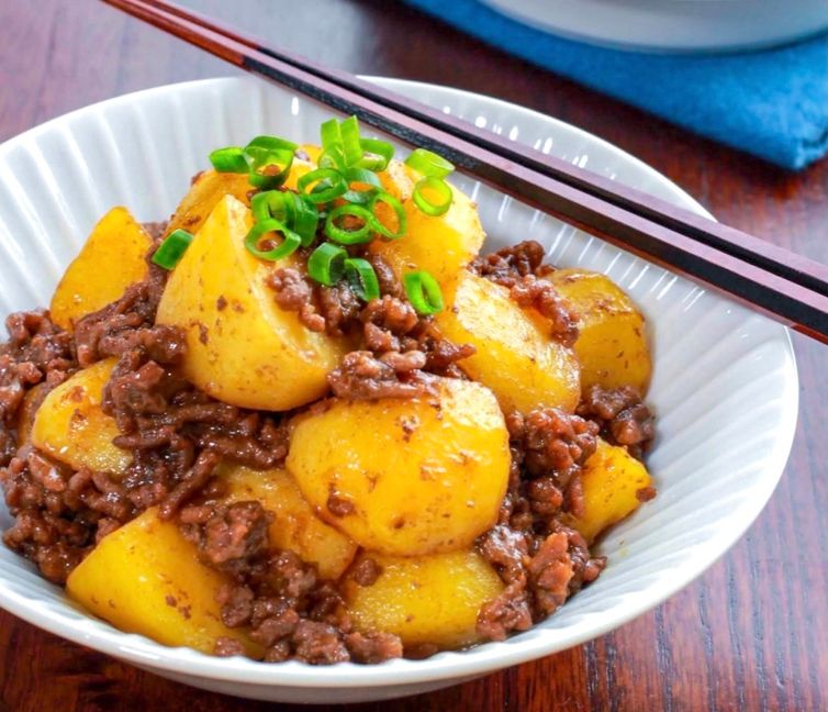 Sweet and Savory Buttered Potatoes with Ground Beef
