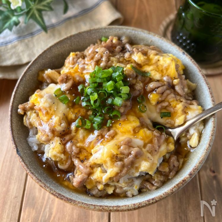 Pork and Fluffy Egg Rice Bowl with Thick Umami Sauce Process5