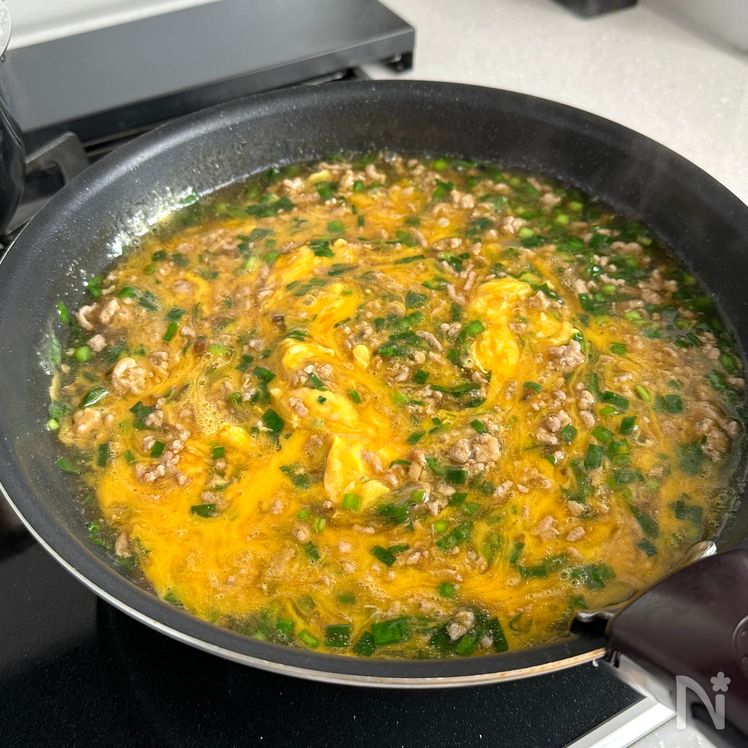 【Nira Tama】Stir-Fried Chive and Egg Rice Bowl — A Classic Diner-Style Dish in Just 5 Minutes Process4