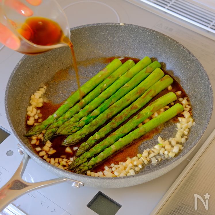 Asparagus Butter Sauté with Garlic Sauce Process2