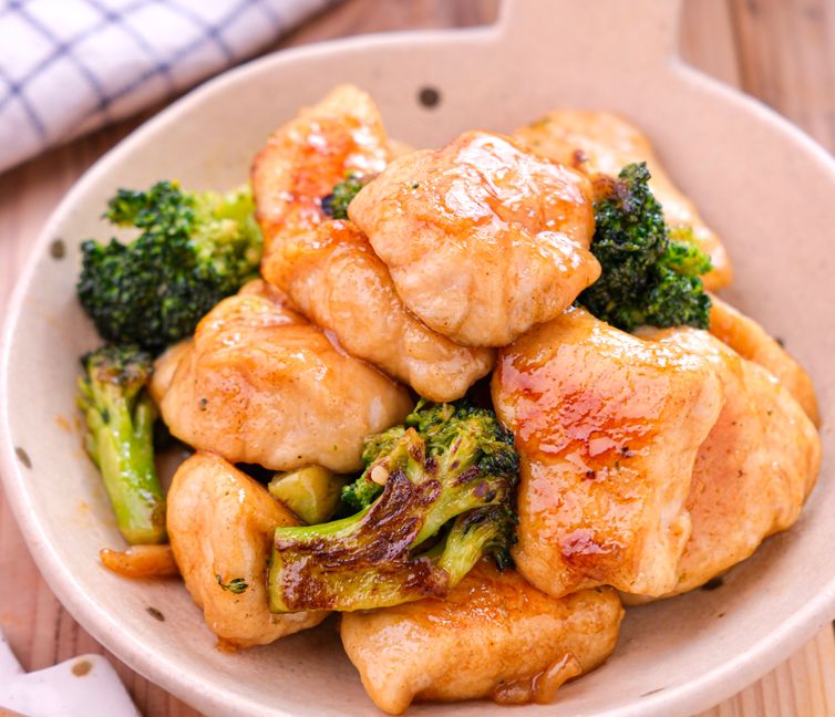 10-Minute Chicken and Broccoli with Oyster Mayo Sauce