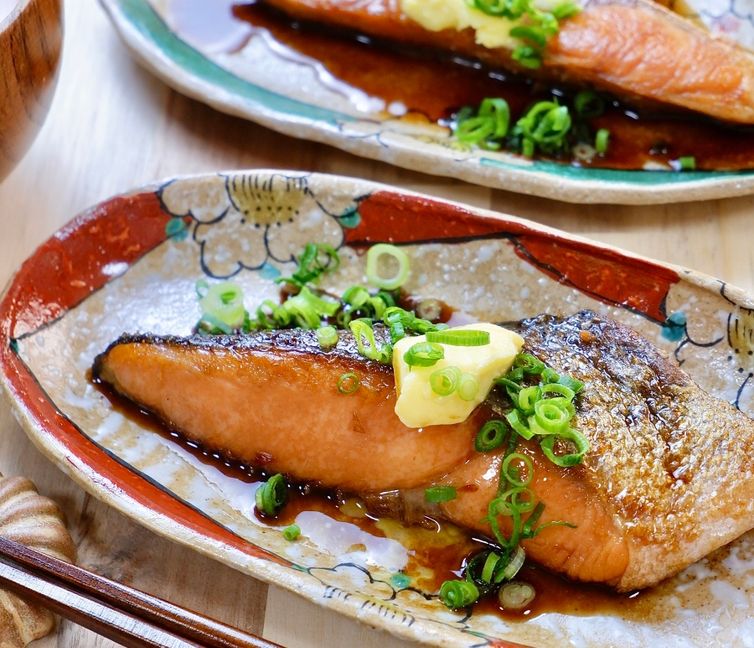 Easy Japanese Fish Dish: Pan-Fried Salmon with Butter Citrus Soy Sauce