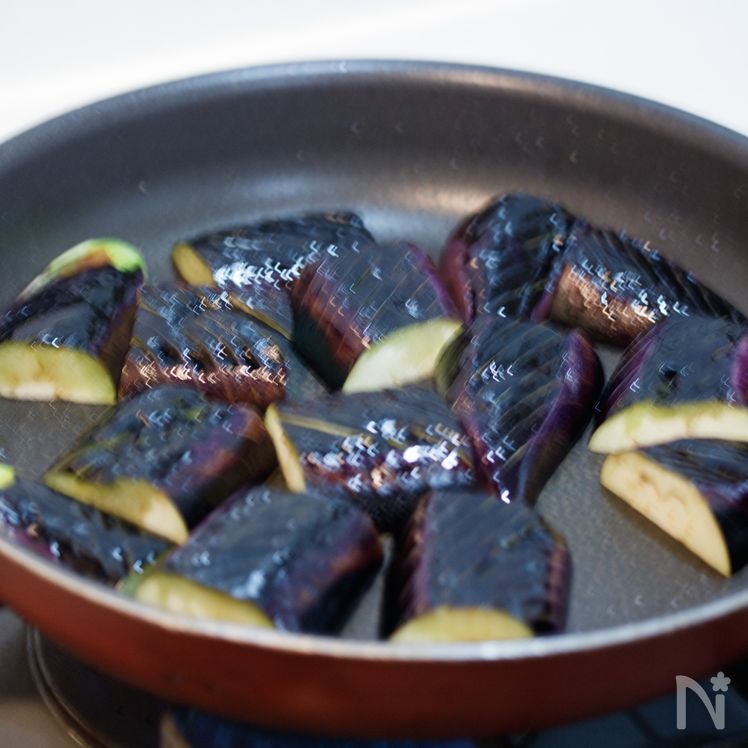 Chicken and Eggplant Simmered in Sweet and Savory Teriyaki Sauce Process2