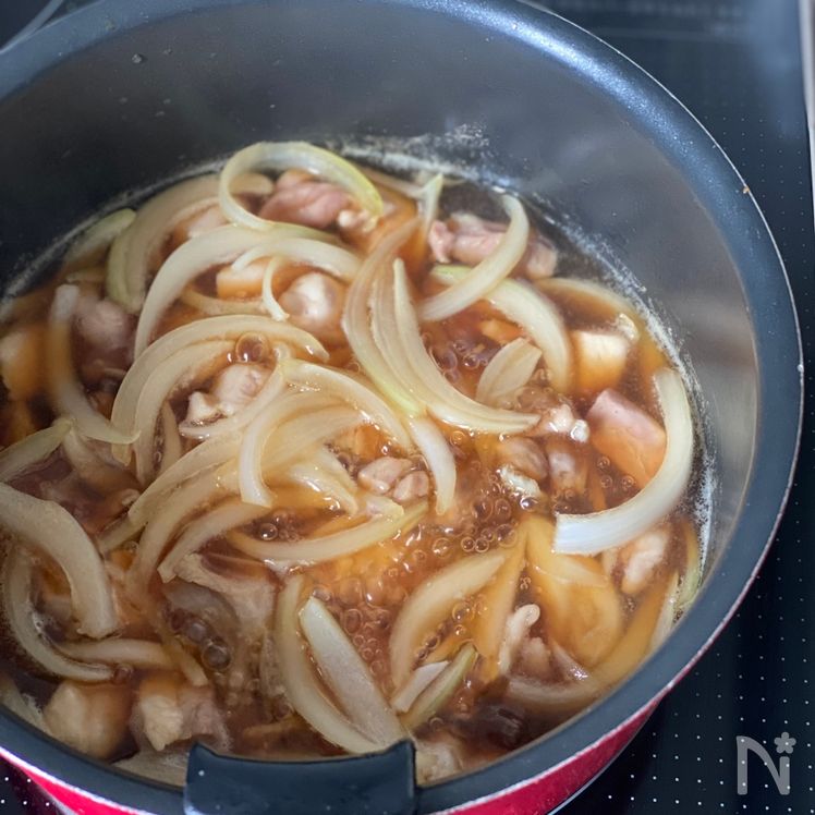 Fluffy and Tender Oyakodon (Chicken and Egg Rice Bowl) Process2