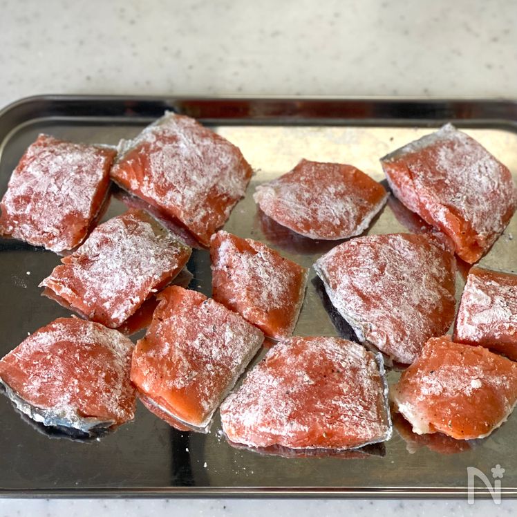 Salmon Nanbanzuke (Marinated Fried Salmon, 鮭の南蛮漬け) Process1