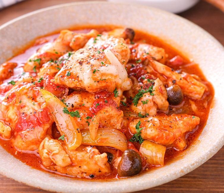 Tomato-Braised Chicken with Melted Cheese