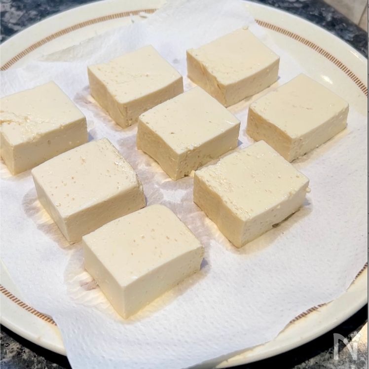 Agedashi Tofu (揚げ出し豆腐) Process1