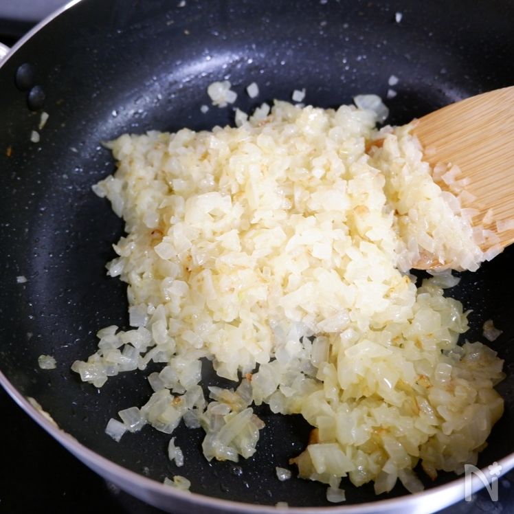 Cheese-Stuffed Simmered Hamburg Steak with Tomato Sauce Process2