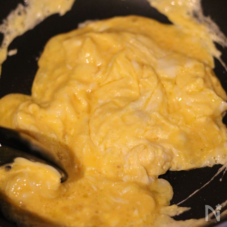 Fluffy Scrambled Eggs with Broccoli and Bacon Process1