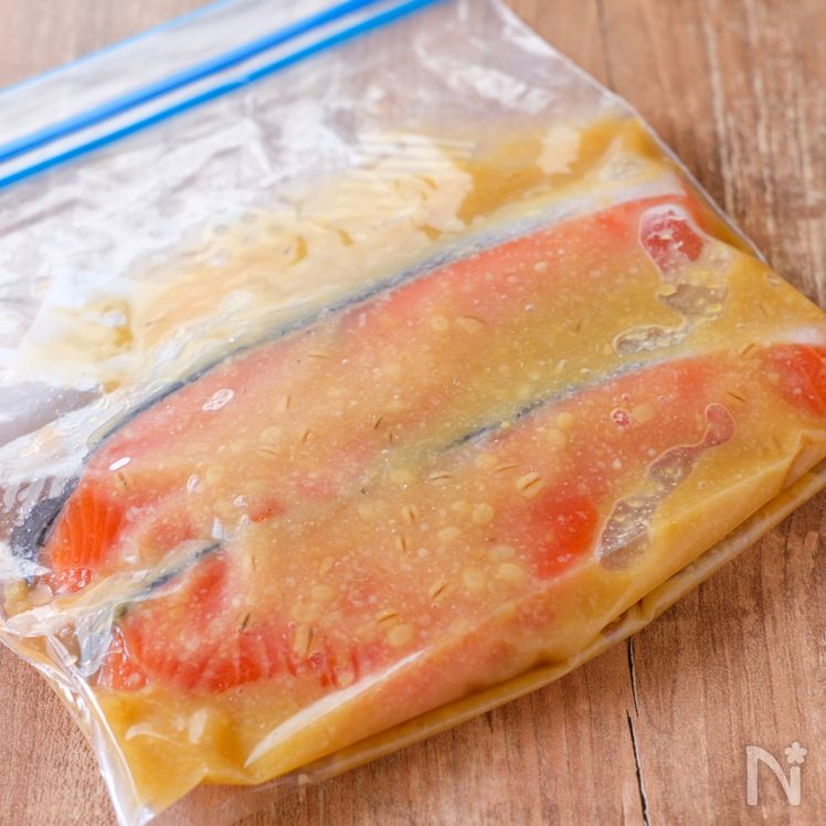 Saikyo Miso-Marinated Salmon Process1