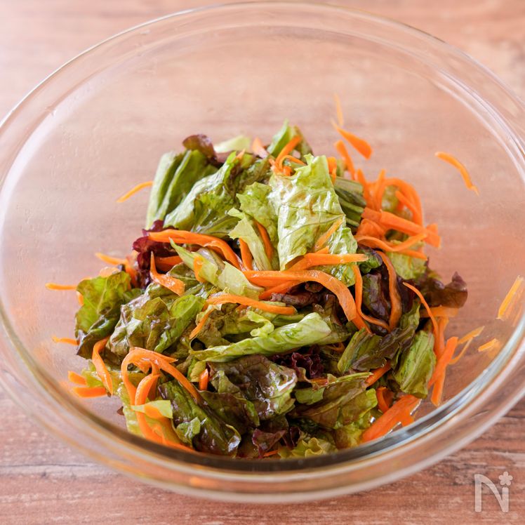 Lettuce and Carrot Salad with Simple Homemade Dressing Process2
