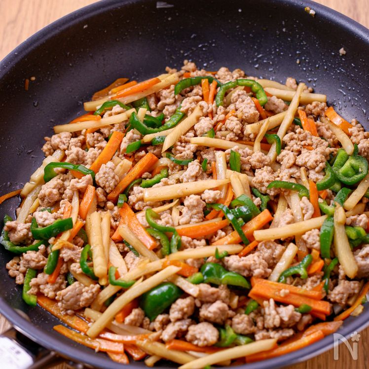 Julienned Stir-Fried Veggies and Ground Pork Chinjao Rosu Rice Bowl Process4