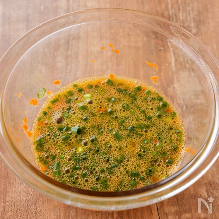 Japanese Rolled Omelet with Carrot and Green Onion Process1