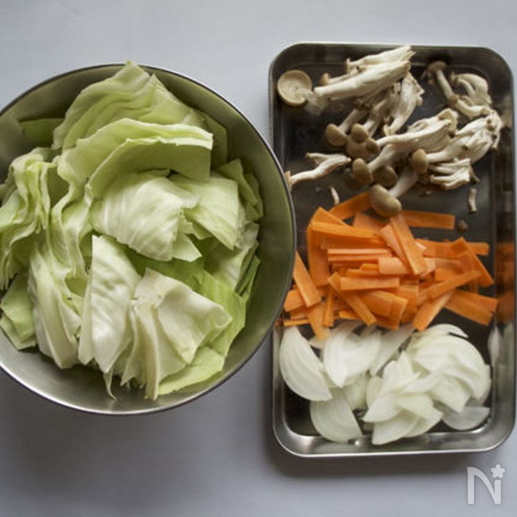 Miso Butter Salmon and Vegetables (Hokkaido-Style Chan-Chan Yaki) Process3