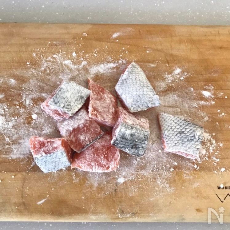 Garlic Butter Soy-Glazed Salmon and Maitake Mushrooms Process1