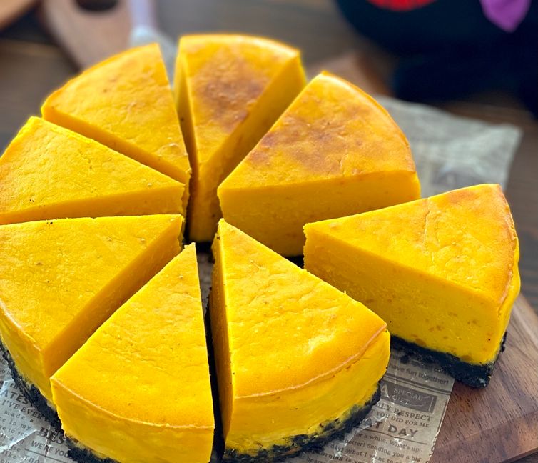 Kabocha Cheesecake with Chocolate Cookie Crust (かぼちゃのチーズケーキ)