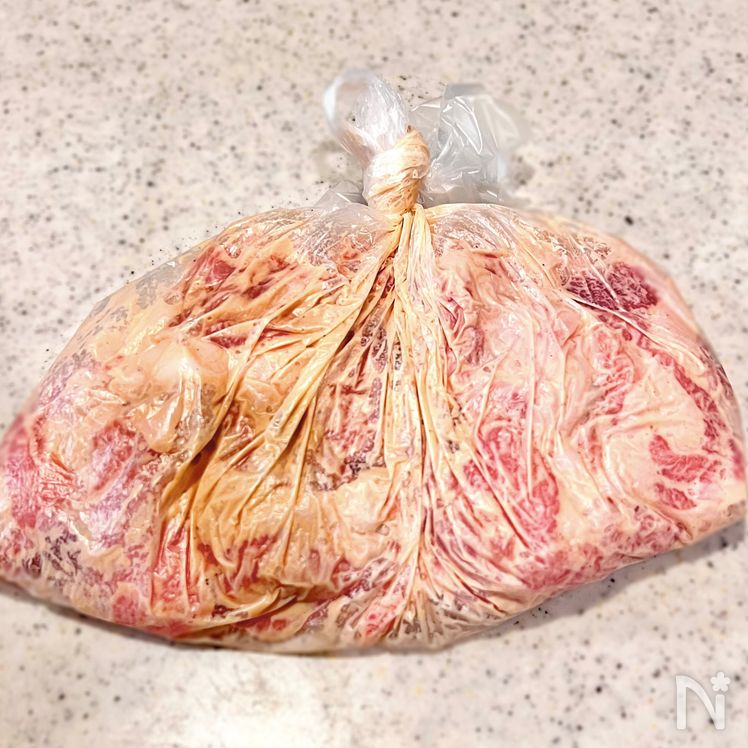 Pork Ginger Bowl Topped with a Soft-Boiled Egg Process1