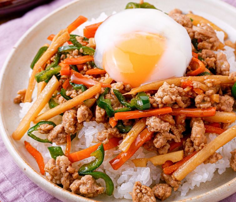 Julienned Stir-Fried Veggies and Ground Pork Chinjao Rosu Rice Bowl