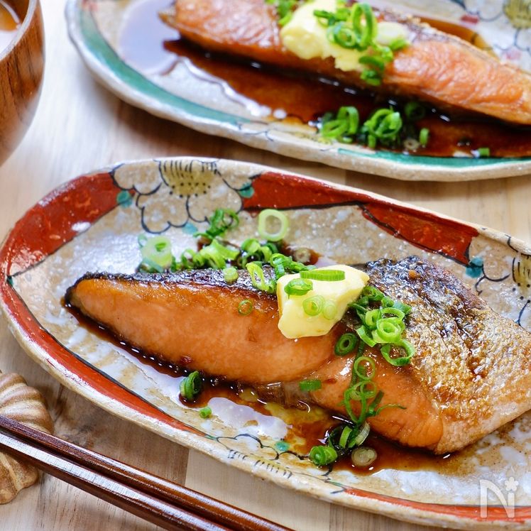 Easy Japanese Fish Dish: Pan-Fried Salmon with Butter Citrus Soy Sauce Process3