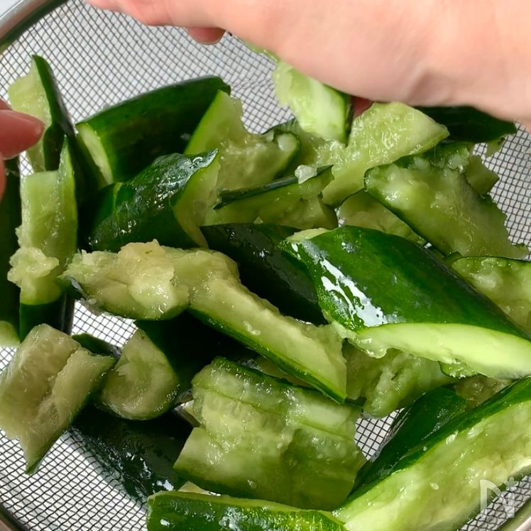 Addictive Izakaya-Style Smashed Cucumbers Process3