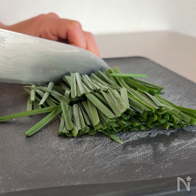 Easy Tuna, Garlic Chive & Egg Stir Fry Process1