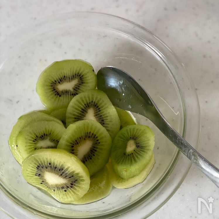 Honey-Lemon Marinated Kiwi Process1