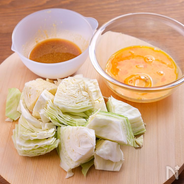 Stir-Fried Ground Pork, Cabbage, and Egg with Miso Sauce Process1