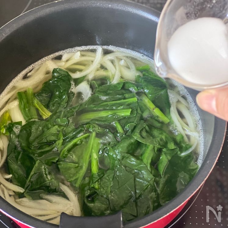 Café-Style Spinach & Fluffy Egg Soup (Showa Yoshoku Vibe) Process3