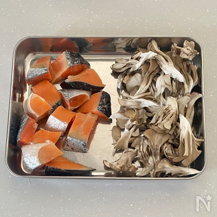 Rich & Savory Salmon and Maitake Mushrooms with Miso-Mayo Glaze Process1