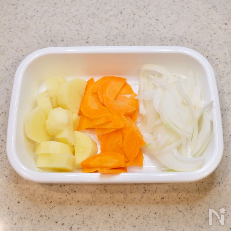 Olive Oil and Black Pepper Miso Soup with Root Vegetables Process1