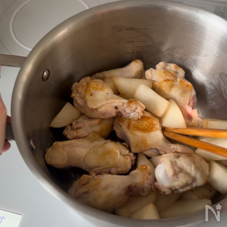 Chicken Drumettes and Daikon Radish Simmered in Rich Sauce Process2