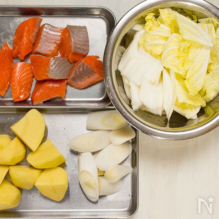 Hearty Ishikari-Style Salmon and Potato Soup Preparation