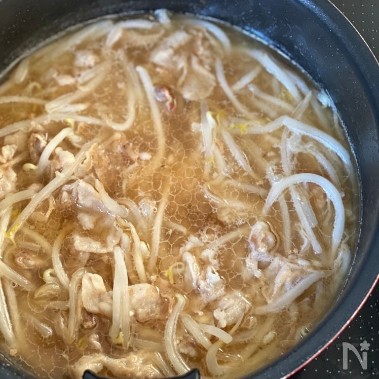 Hearty Miso Pork and Bean Sprout Soup Process3