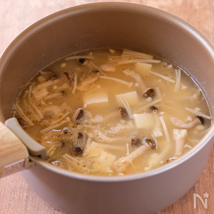 Tofu and Mushroom Miso Soup with Sesame Oil Process3