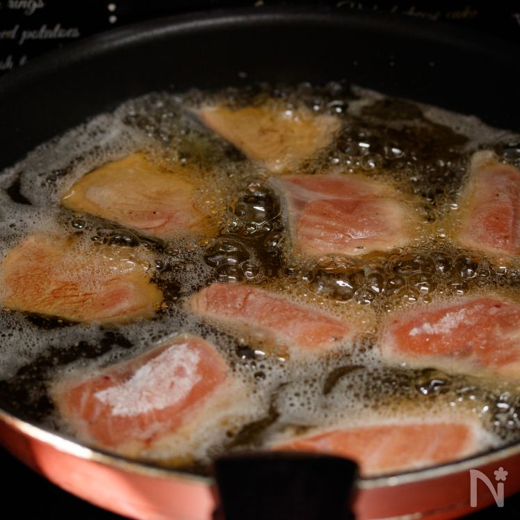 Pan-Fried Autumn Salmon and Eggplant with Aromatic Onion Sauce Process3