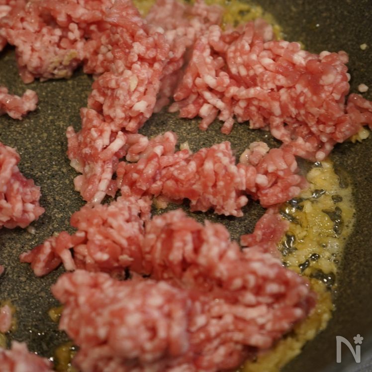 Ground Pork and Kimchi Rice Bowl with Garlic Chives Process1