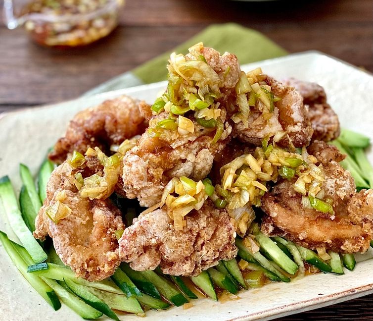 Bite-sized Fried Chicken with Green Onion Sauce (Yūrinchi, 油淋鶏)