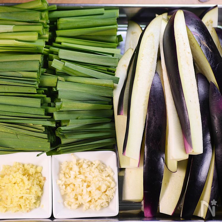 Savory Chinese-Style Eggplant and Garlic Chives Stir Fry Process1