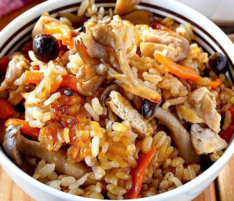 Chicken and Mushroom Rice (Takikomi Gohan)