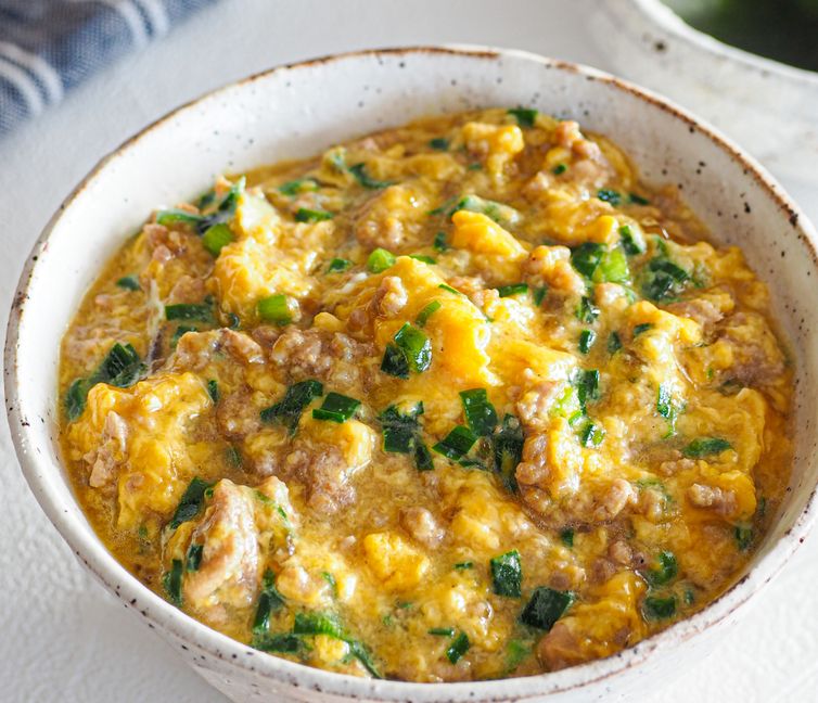 【Nira Tama】Stir-Fried Chive and Egg Rice Bowl — A Classic Diner-Style Dish in Just 5 Minutes