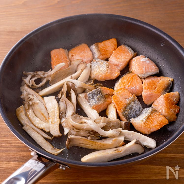 Salmon and Mushroom Stir-Fry with Miso Mayo Sauce Process2