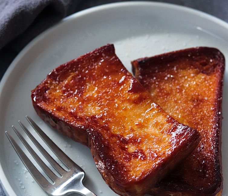 Nakaka-akit na Salted Caramel Toast