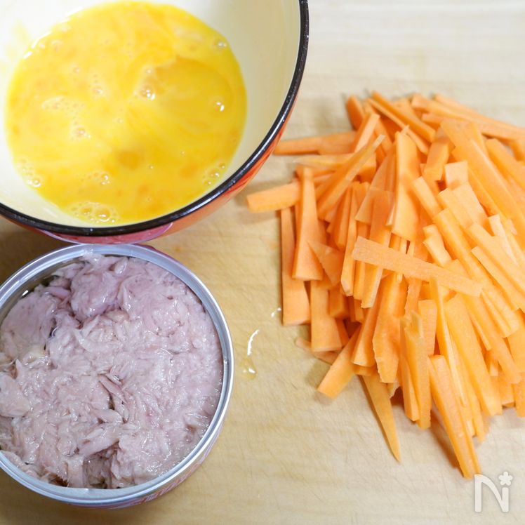 Carrot Shirishiri with Tuna and Soft Scrambled Egg Process1